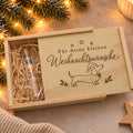 Dackel Geschenk zu Weihnachten: Holzkiste mit Gravur „Für deine kleinen Weihnachtswünsche“ und Geldschein im Reagenzglas