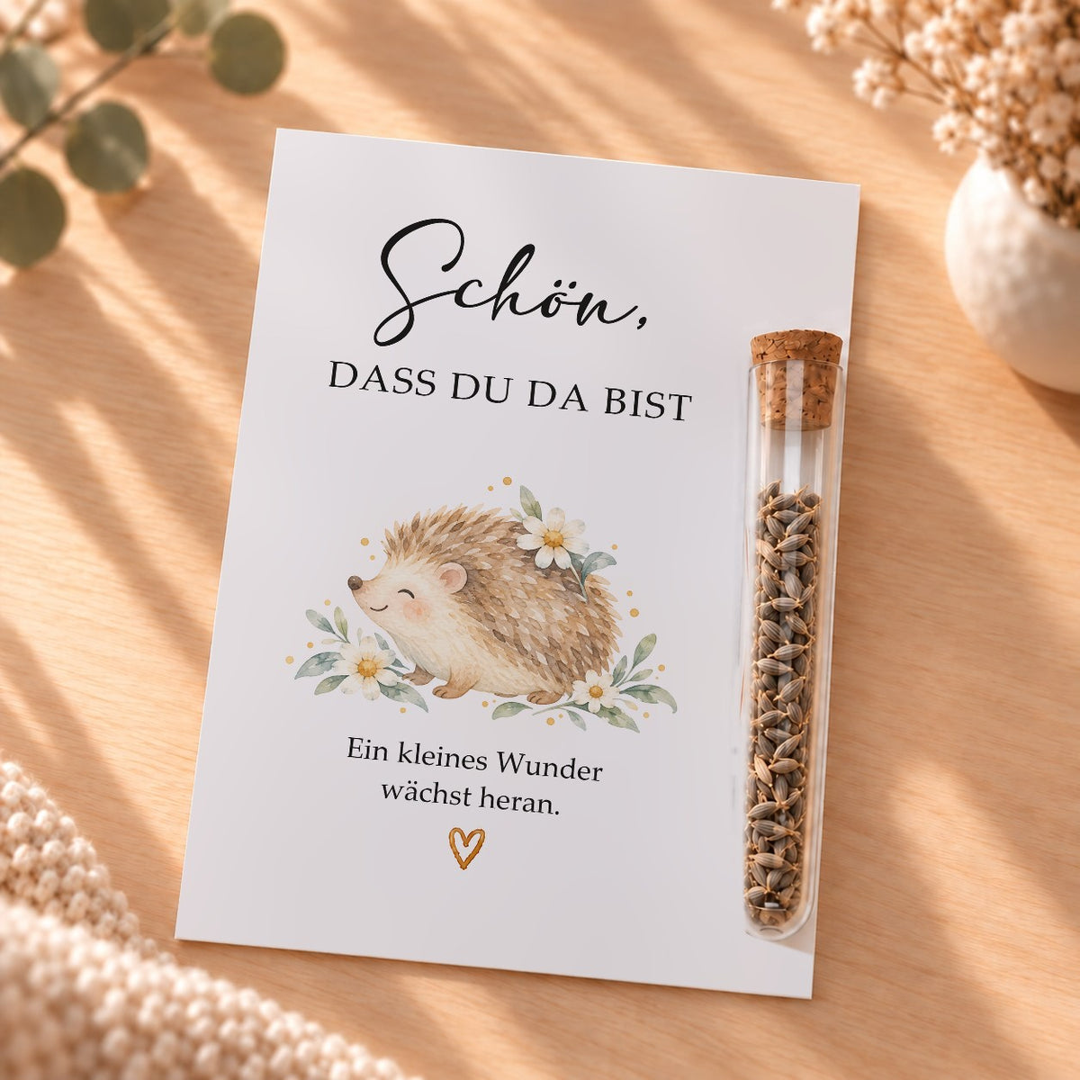 Gastgeschenk für die Babyparty mit Blumensamen: Karte mit Igel und Röhrchen