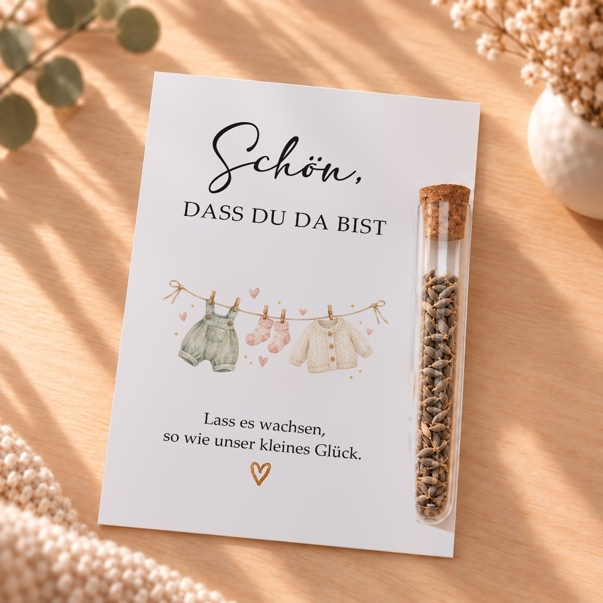Gastgeschenk für die Babyparty mit Blumensamen: Karte mit Wäscheleine und Röhrchen