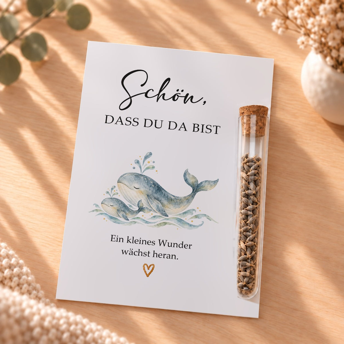 Gastgeschenk für die Babyparty mit Blumensamen: Karte mit Wal-Familie und Röhrchen
