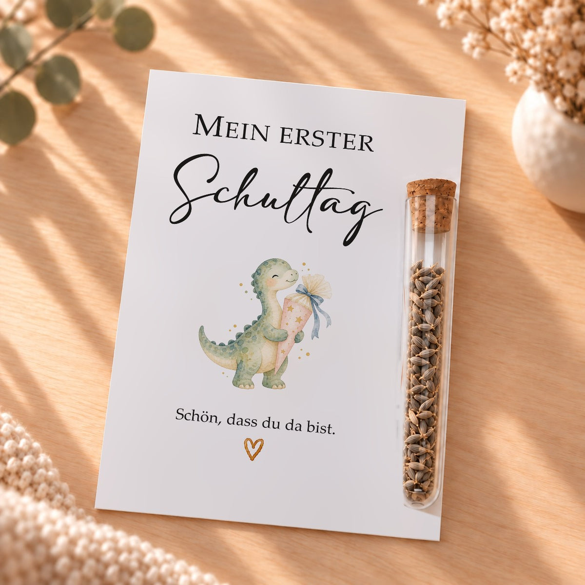 Gastgeschenk zur Einschulung mit Blumensamen: Karte mit Dino und Röhrchen