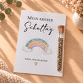 Gastgeschenk zur Einschulung mit Blumensamen: Karte mit Buntstift-Regenbogen und Röhrchen