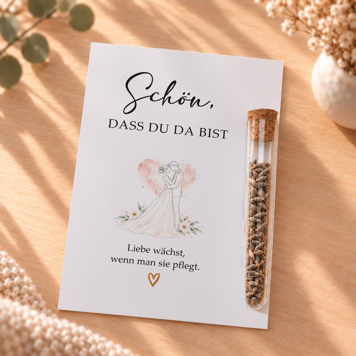 Gastgeschenk zur Hochzeit mit Blumensamen: Karte mit Brautpaar und Röhrchen