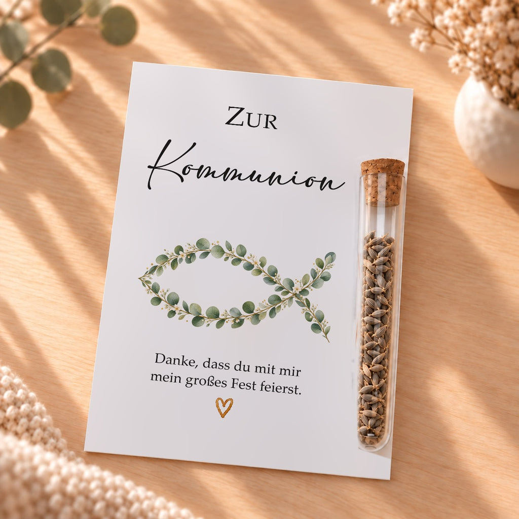 Gastgeschenk zur Kommunion mit Blumensamen: Karte mit Eukalyptus-Fisch und Röhrchen