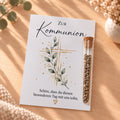 Gastgeschenk zur Kommunion mit Blumensamen: Karte mit goldenem Kreuz mit Eukalyptus und Röhrchen