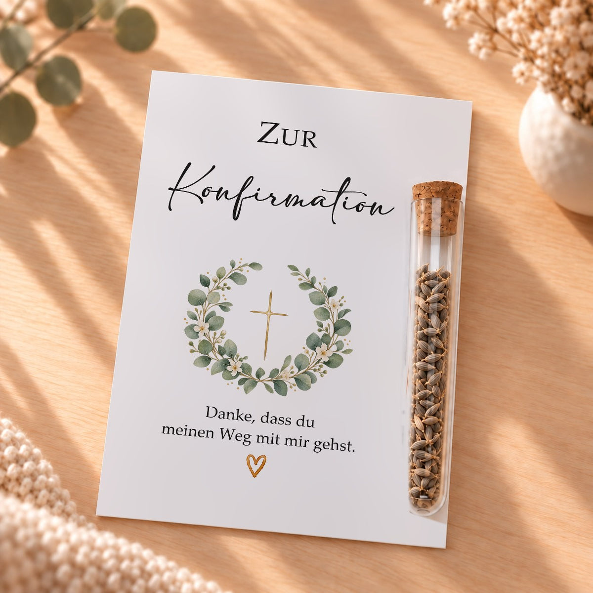 Gastgeschenk zur Konfirmation mit Blumensamen: Karte mit Eukalyptus-Kranz und Röhrchen