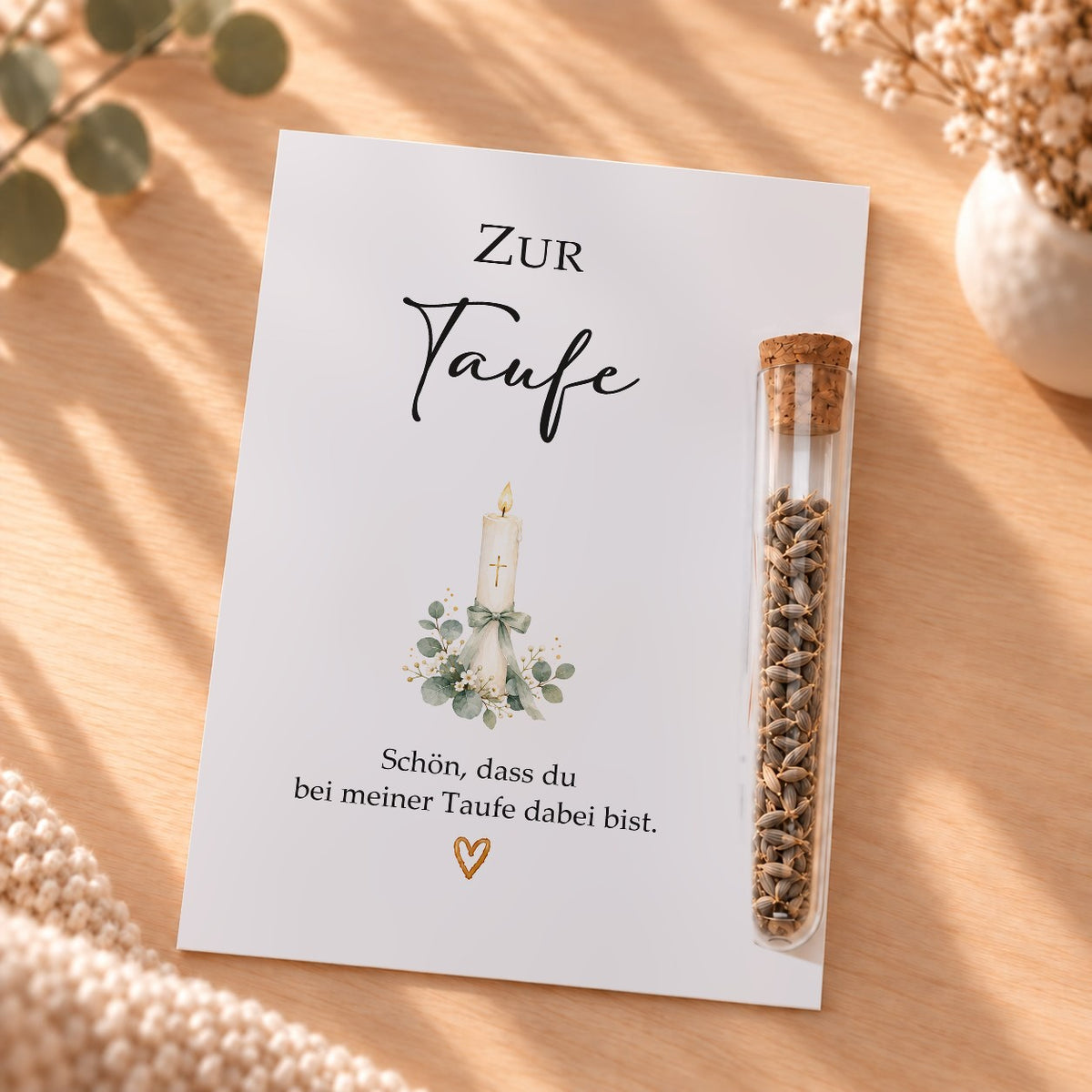 Gastgeschenk zur Taufe mit Blumensamen: Karte mit Taufkerze und Röhrchen