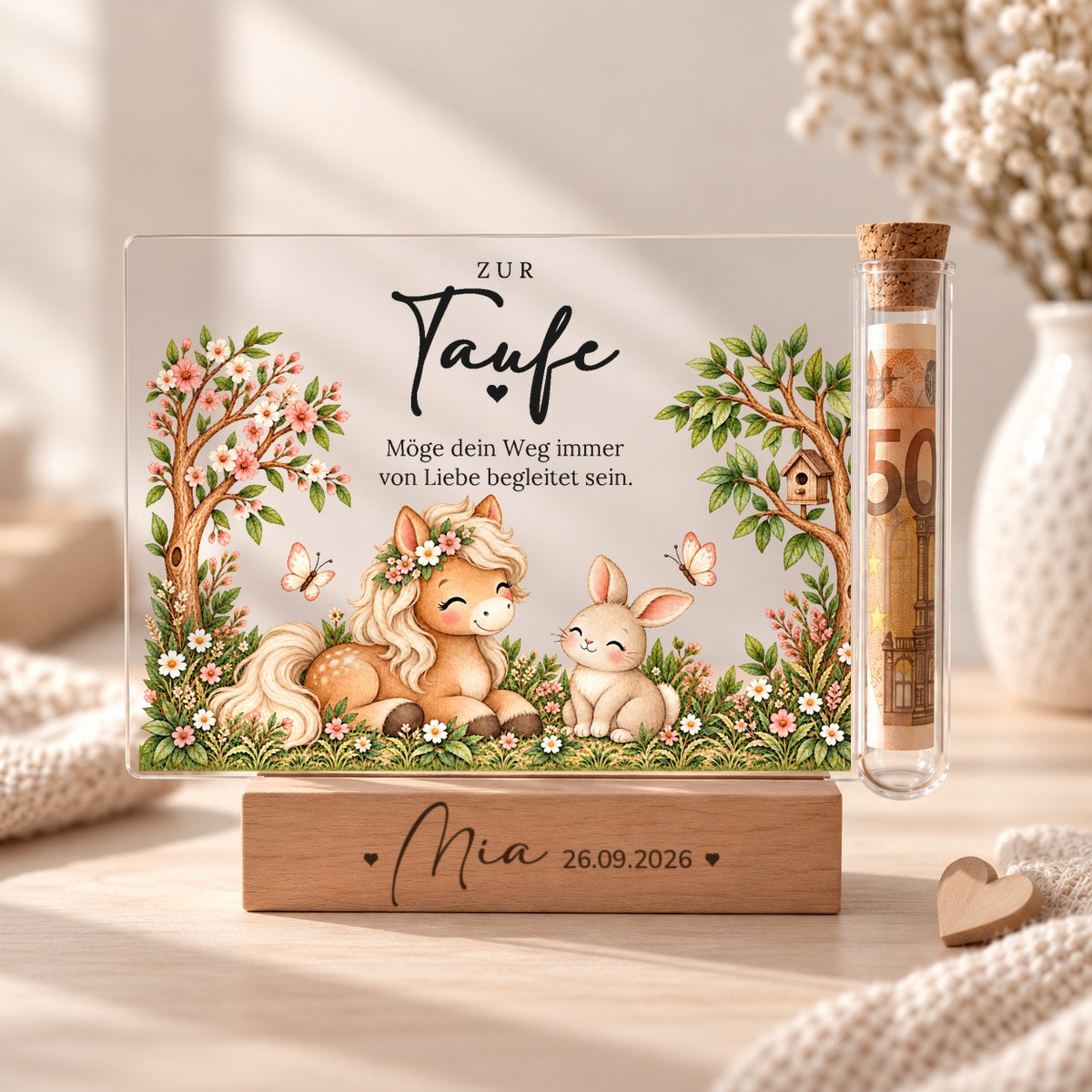 Geldgeschenk zur Taufe: Acryl-Aufsteller im Pony-Design mit Pony im Blumenkranz und Häschen, Röhrchen mit Geldschein auf Holzsockel
