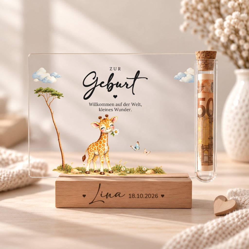Geldgeschenk zur Geburt als Acryl-Aufsteller im Giraffen-Design: Giraffenbaby mit Gänseblümchen, Röhrchen mit Geldschein