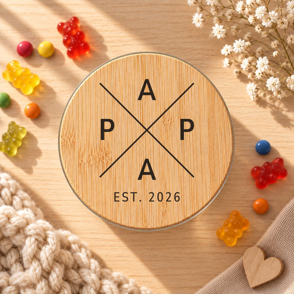Vorratsglas „PAPA EST.“ als Geschenk für den werdenden Papa 2026, Bambusdeckel von oben