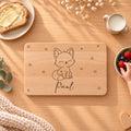 Frühstücksbrettchen personalisiert mit Namen Paul und Fuchs-Gravur beim Kinderfrühstück mit Erdbeeren, Milch und Butterbrot