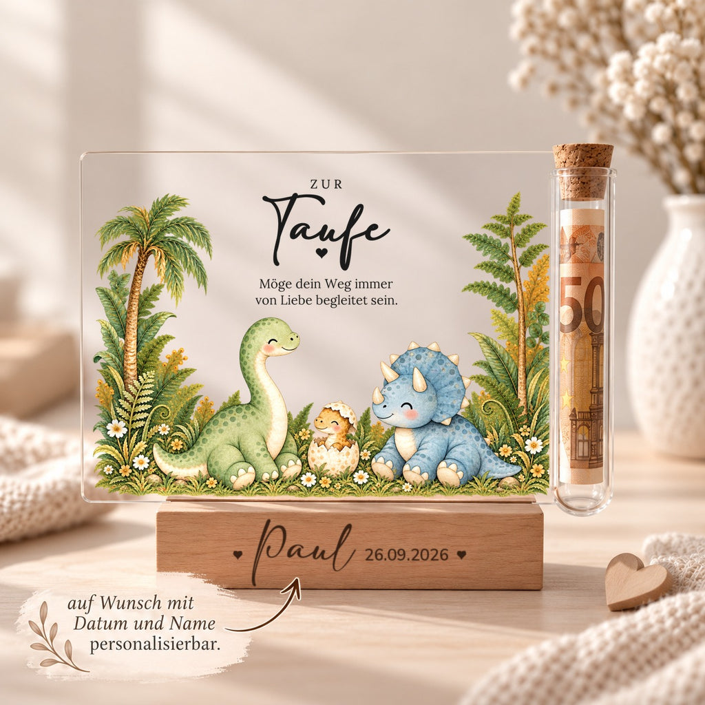 Personalisiertes Taufgeschenk mit Dinos: Name und Taufdatum im Holzsockel graviert
