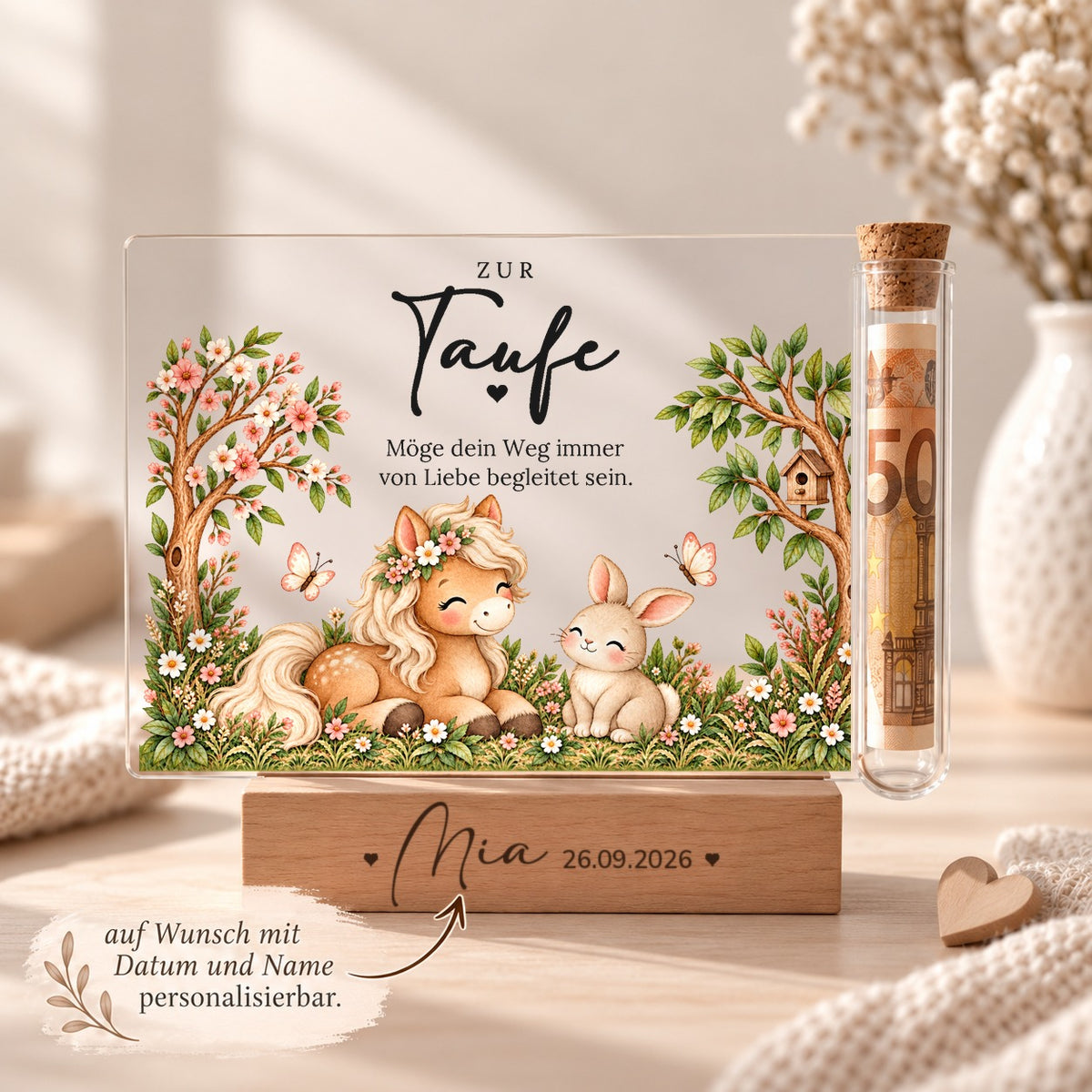 Personalisiertes Taufgeschenk mit Pony: Name und Taufdatum im Holzsockel graviert
