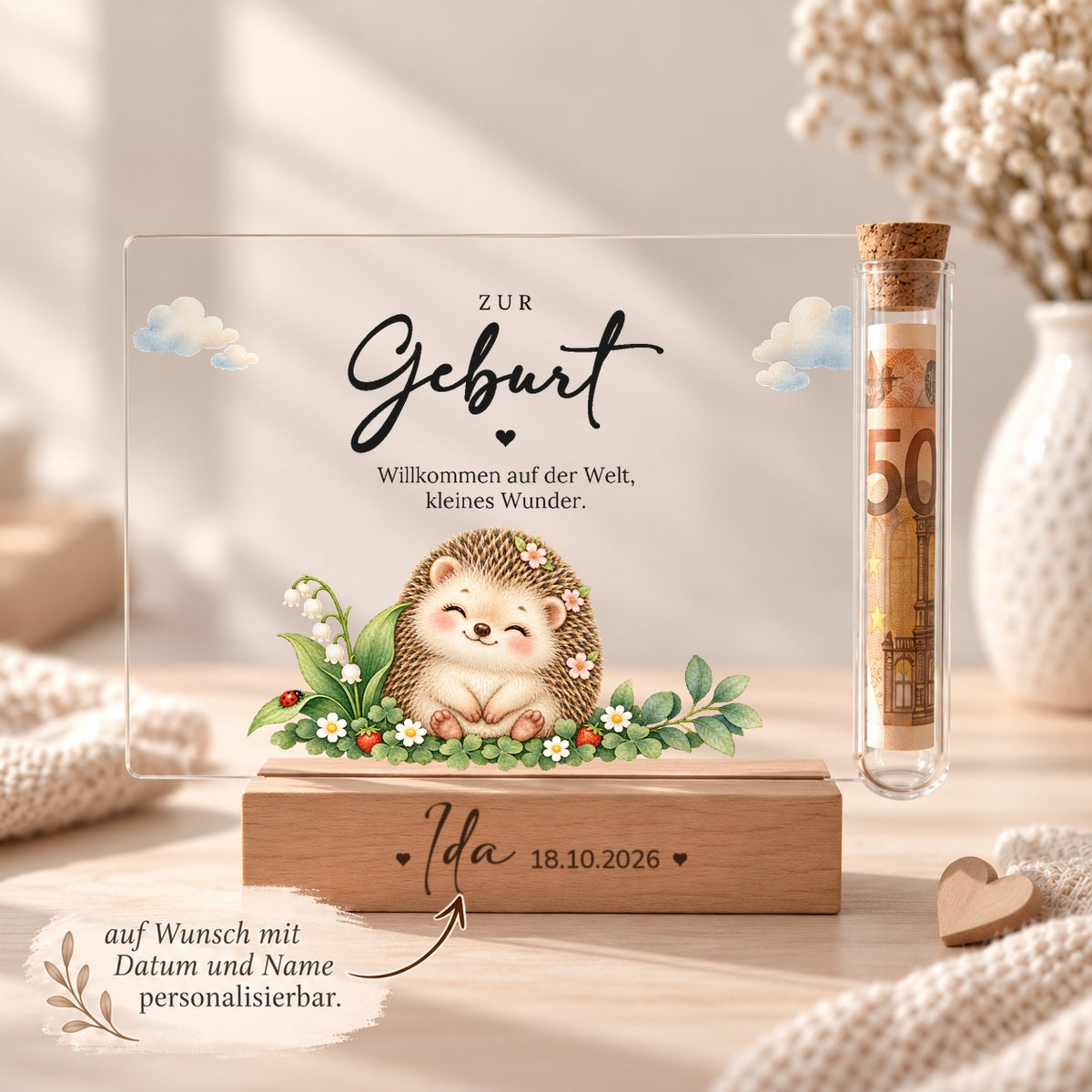 Geschenk zur Geburt personalisiert: Holzsockel mit Name und Geburtsdatum, Acryl-Aufsteller Igel
