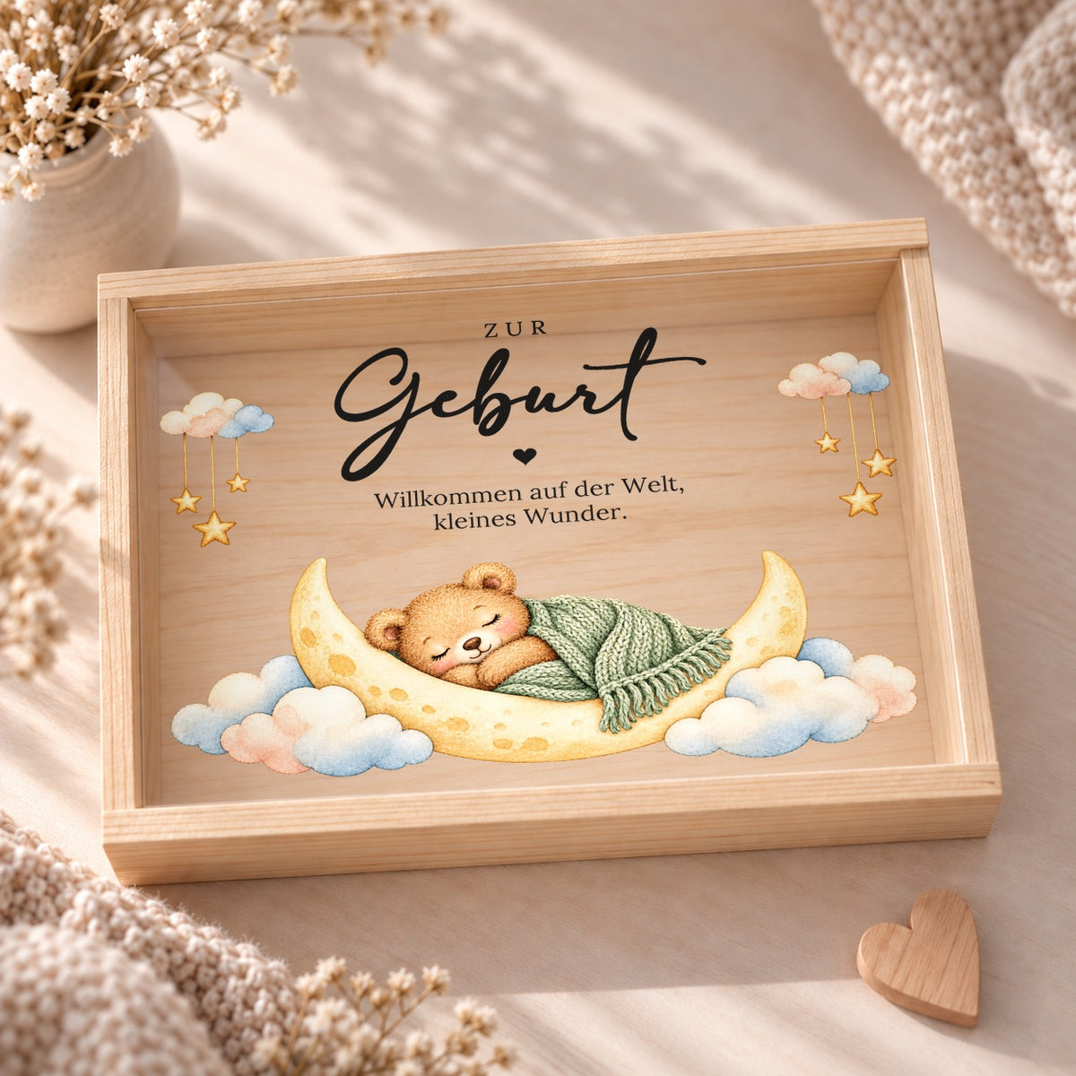 Holzkiste zur Geburt von oben: Acryldeckel mit Teddybär auf dem Mond und Spruch