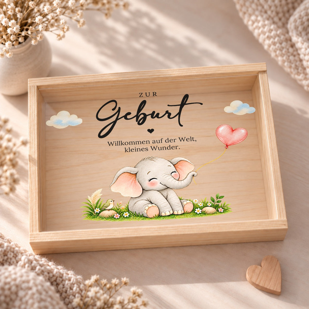 Holzkiste zur Geburt von oben: Acryldeckel mit Elefant mit Herzluftballon und Spruch