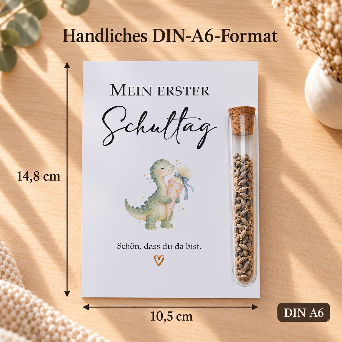 Gastgeschenk Einschulung im DIN-A6-Format, 10,5 × 14,8 cm, Motiv Dino
