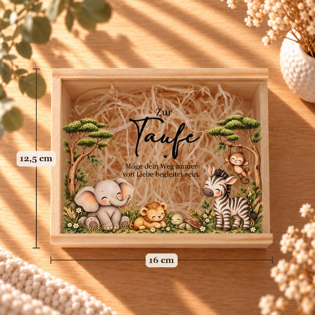 Maße der Holzkiste zur Taufe im Safari-Design: 16 × 12,5 cm