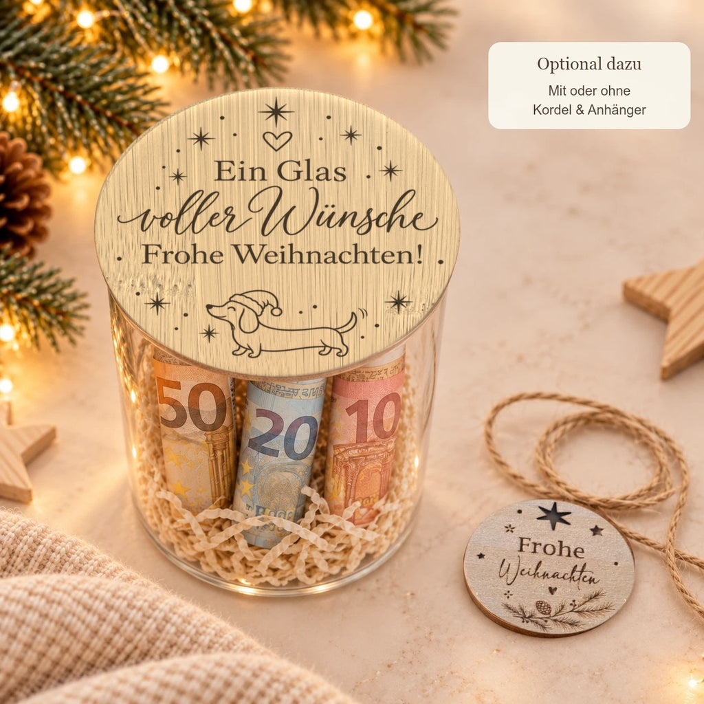 Glas „Ein Glas voller Wünsche“ mit Holzwolle, daneben Kordel und Holzanhänger „Frohe Weihnachten“, optional für 1 € mehr