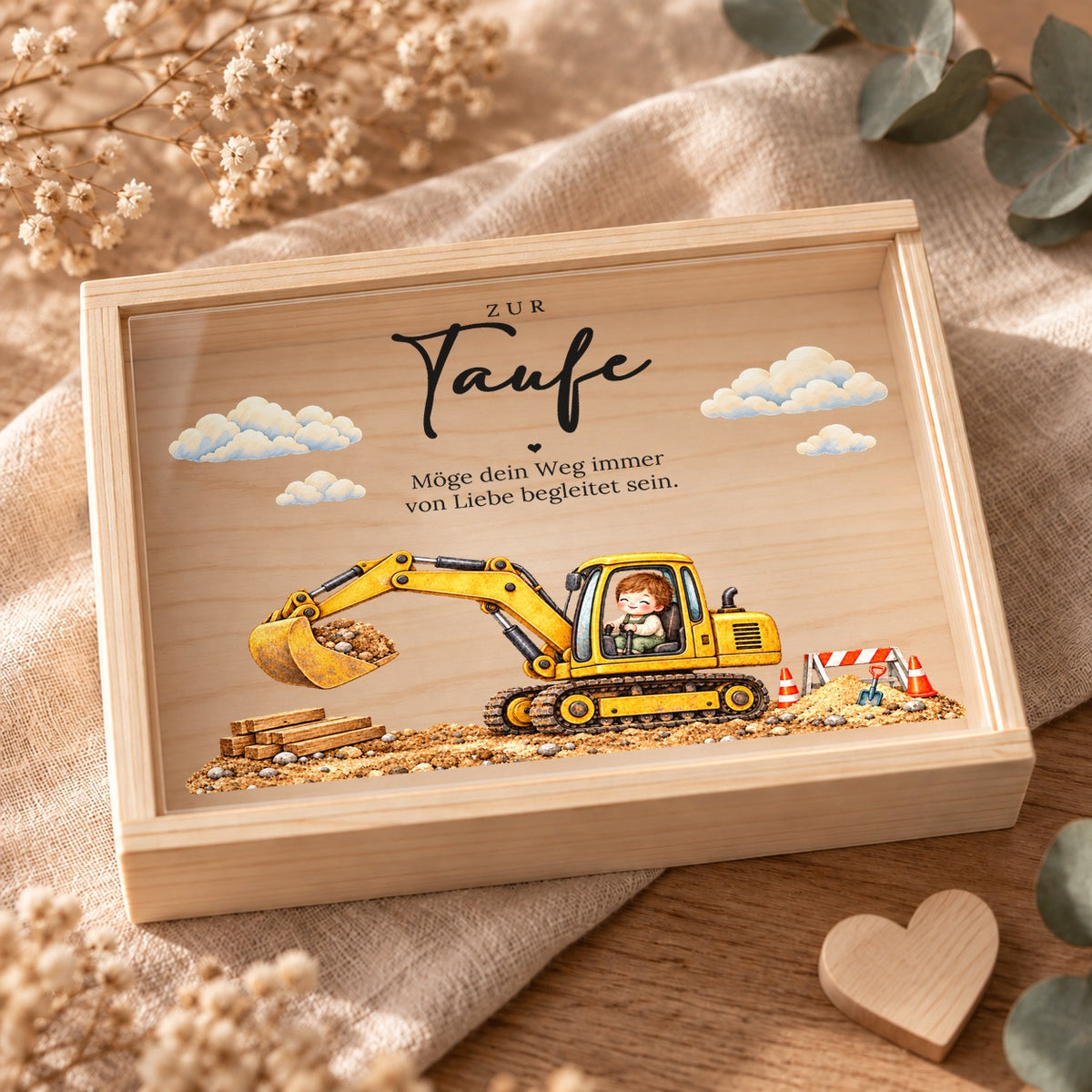 Geschlossene Holzkiste zur Taufe mit Acryldeckel im Bagger-Design