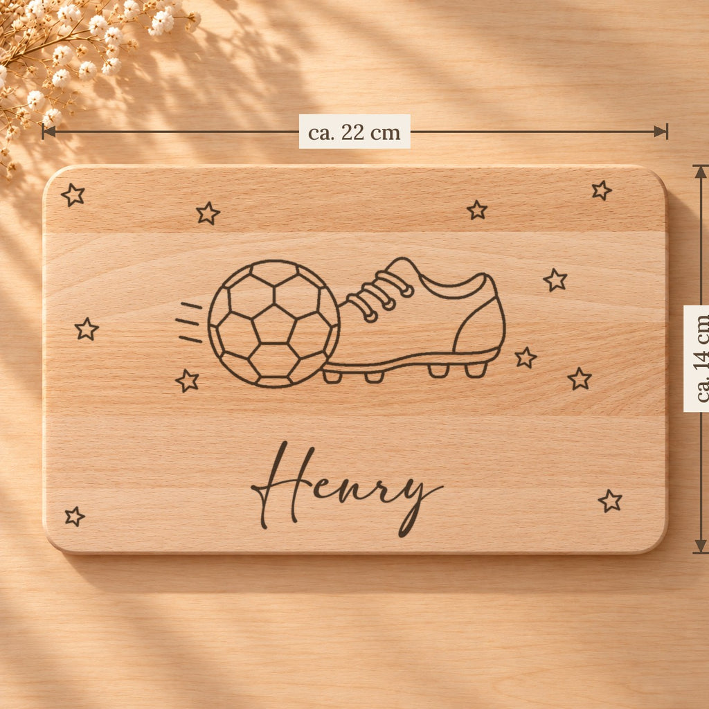 Frühstücksbrettchen mit einem Fußball, Maße ca. 22 × 14 cm