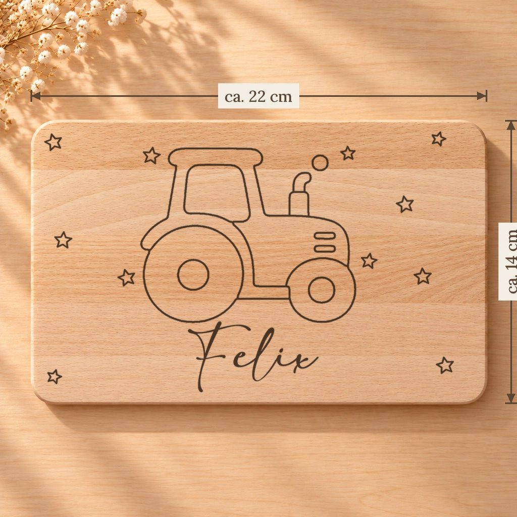 Frühstücksbrettchen mit einem Traktor, Maße ca. 22 × 14 cm