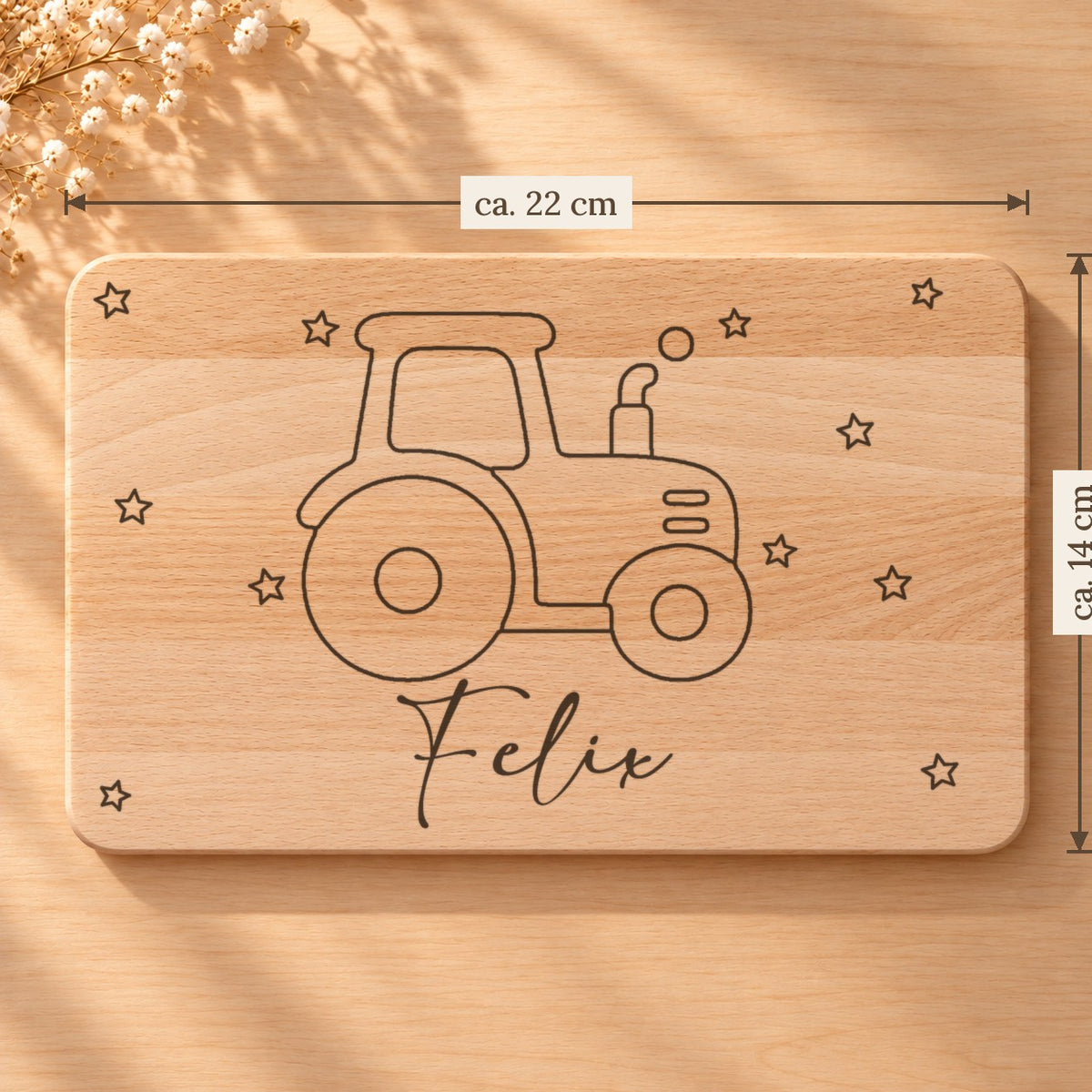 Frühstücksbrettchen mit einem Traktor, Maße ca. 22 × 14 cm