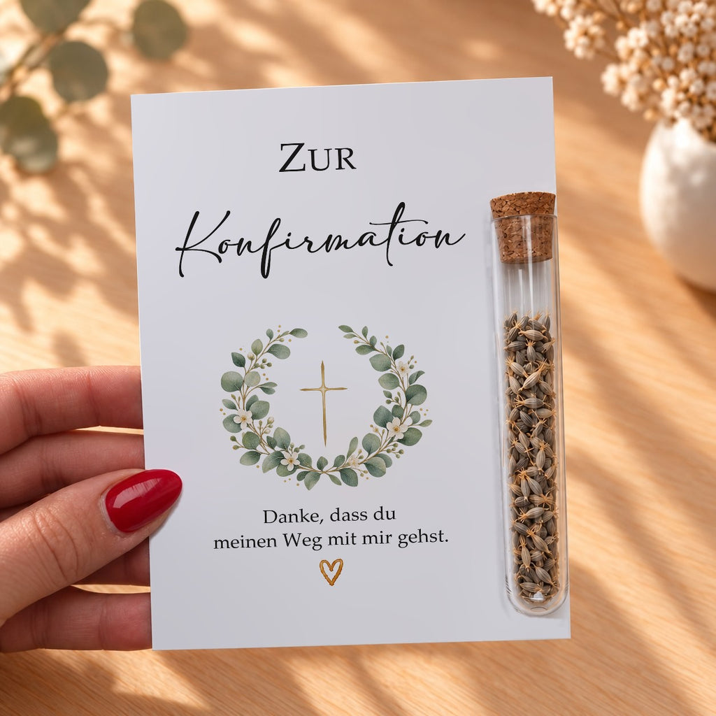Gastgeschenk zur Konfirmation mit Eukalyptus-Kranz in der Hand