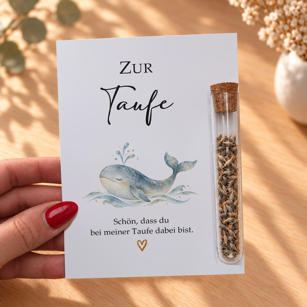 Gastgeschenk zur Taufe mit Wal in der Hand