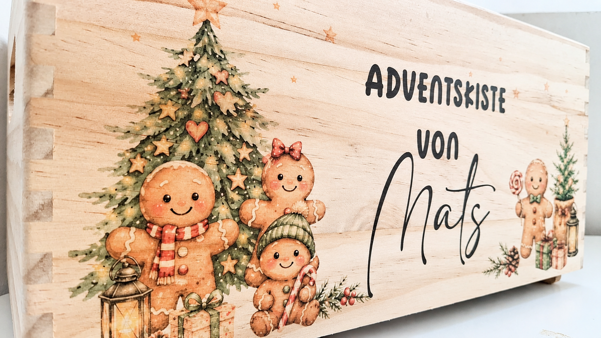 Personalisierte Adventskiste aus Holz mit Name Mats und Lebkuchenfamilie