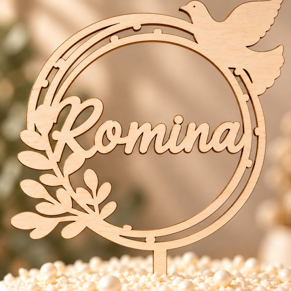 Personalisierter Cake Topper zur Taufe: Name in Schreibschrift aus Holz ausgeschnitten