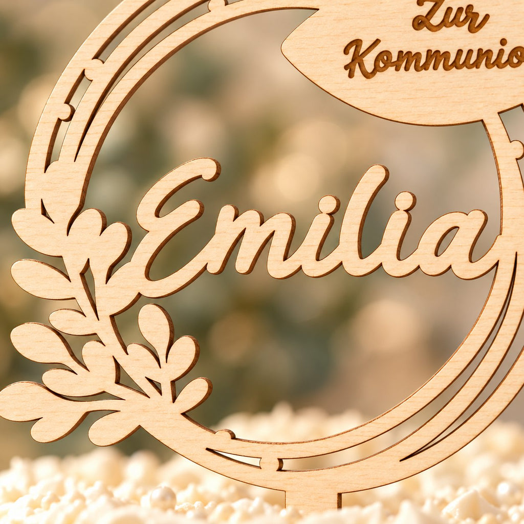 Personalisierter Caketopper: Name in Schreibschrift aus Holz ausgeschnitten