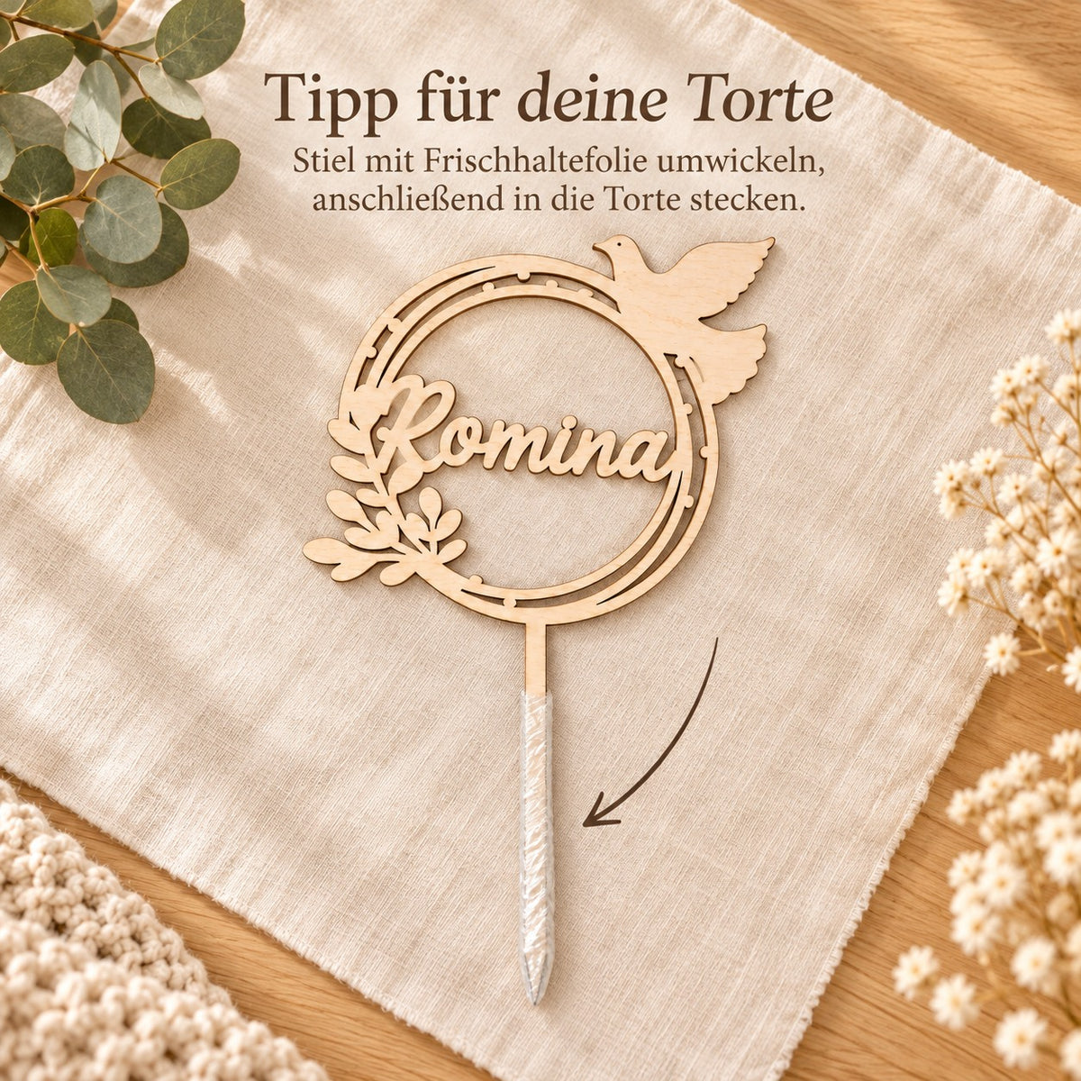 Tipp: Stiel des Caketoppers vor dem Einstecken mit Frischhaltefolie umwickeln