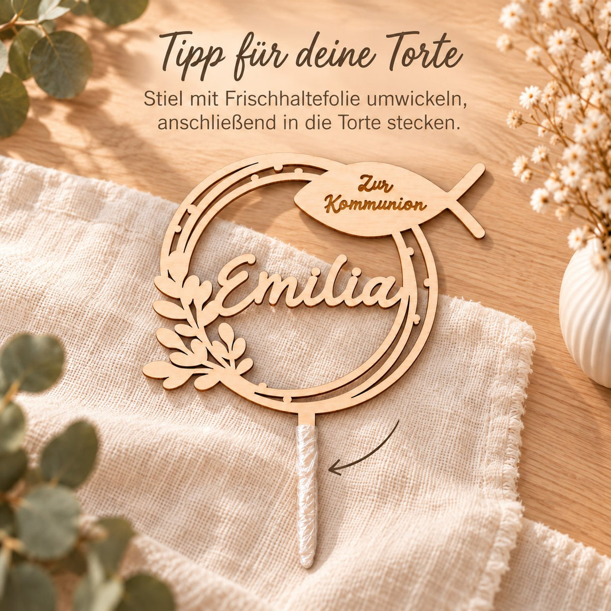 Tipp: Stiel des Caketoppers vor dem Einstecken mit Frischhaltefolie umwickeln