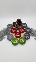 Personalisierte Filzuntersetzer zu Weihnachten in Rot, Grün und Grau mit Namen und Motiven