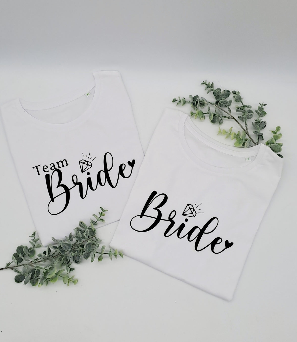 JGA Shirts „Team Bride“ und „Bride“ mit Diamantring in Weiß