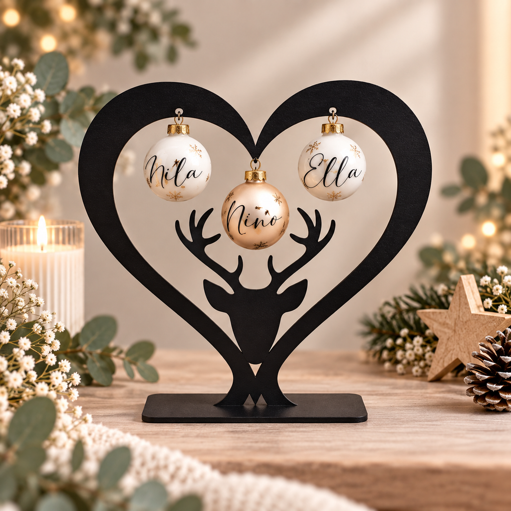 Weihnachtskugel-Halter Herz aus schwarzem Holz mit Hirsch und drei personalisierten Kugeln
