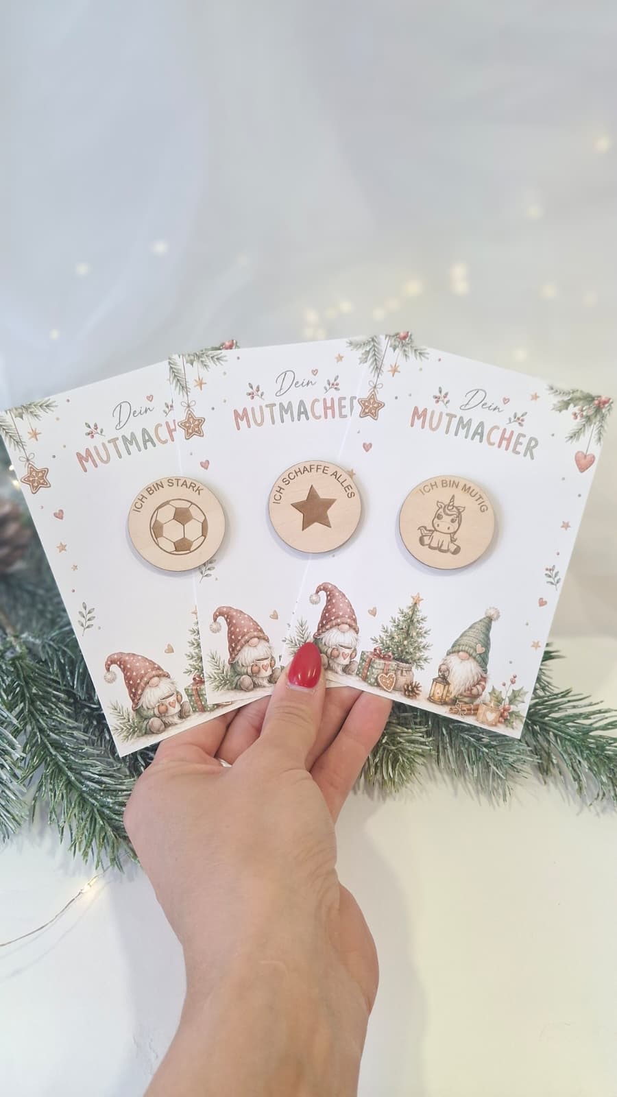 Drei Mutmacher-Karten für Kinder mit Holzchips als Adventskalenderfüllung
