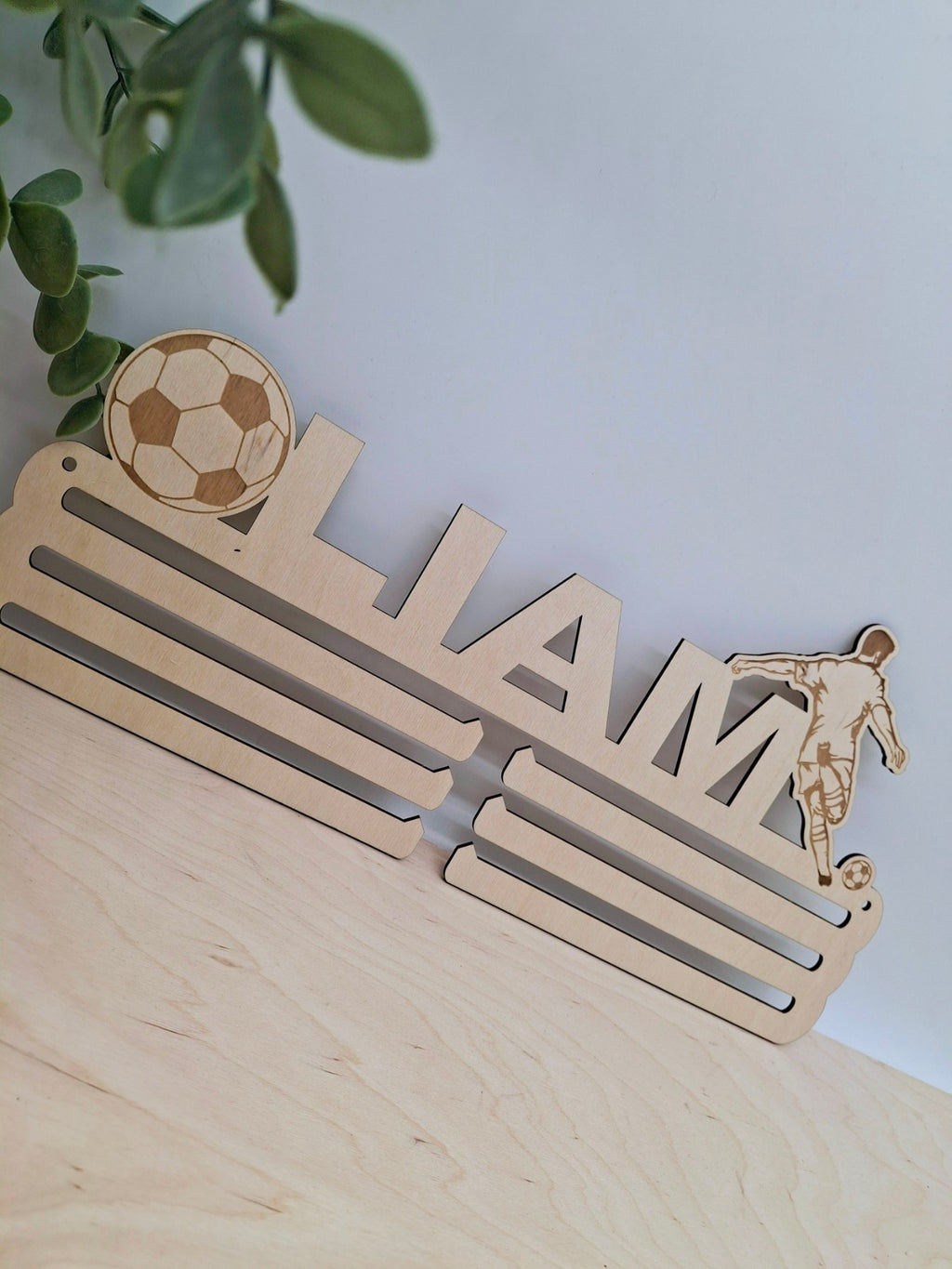 Personalisierter Medaillenhalter mit Fußball-Motiv – Produktbild 6
