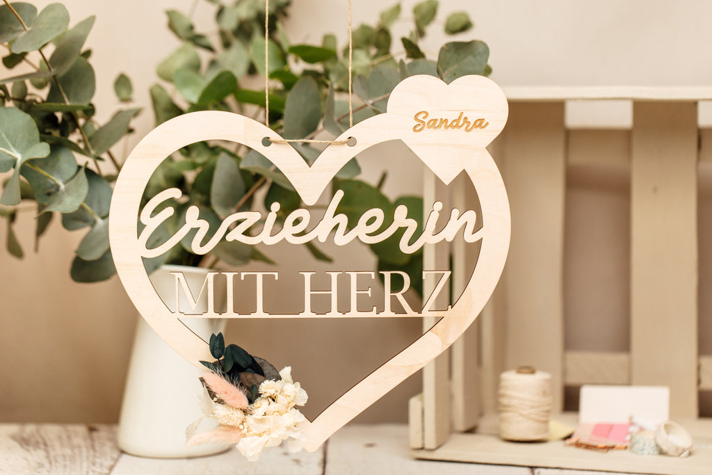 Personalisiertes Holzherz als Abschiedsgeschenk für Erzieherin – Produktbild 8