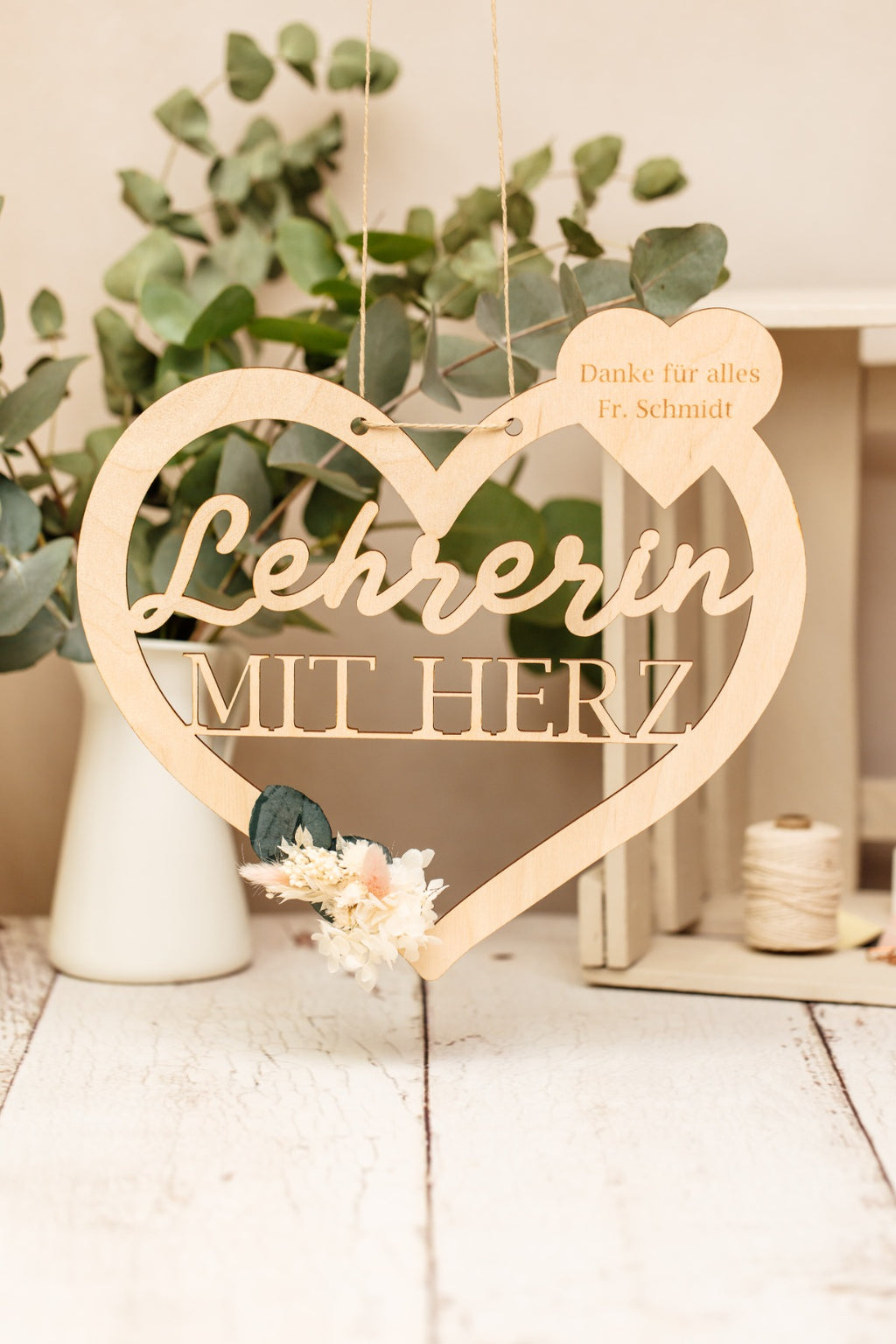 Personalisiertes Holzherz als Abschiedsgeschenk für Lehrerin – Produktbild 1