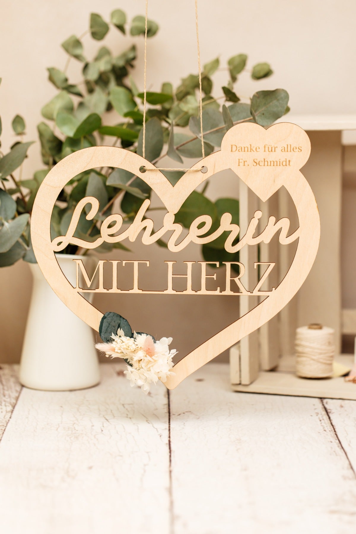 Personalisiertes Holzherz als Abschiedsgeschenk für Lehrerin – Produktbild 1