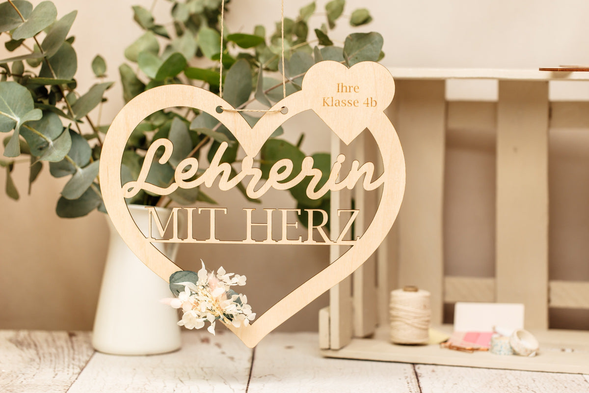Personalisiertes Holzherz als Abschiedsgeschenk für Lehrerin – Produktbild 7