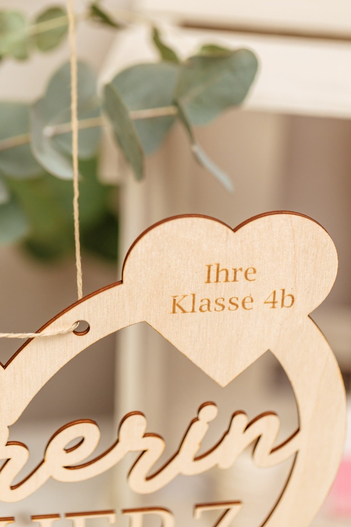 Personalisiertes Holzherz als Abschiedsgeschenk für Lehrerin – Produktbild 3