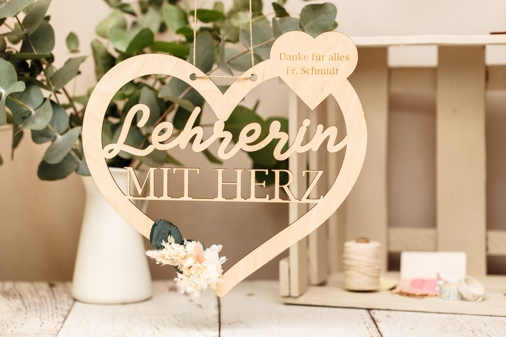 Personalisiertes Holzherz als Abschiedsgeschenk für Lehrerin – Produktbild 2