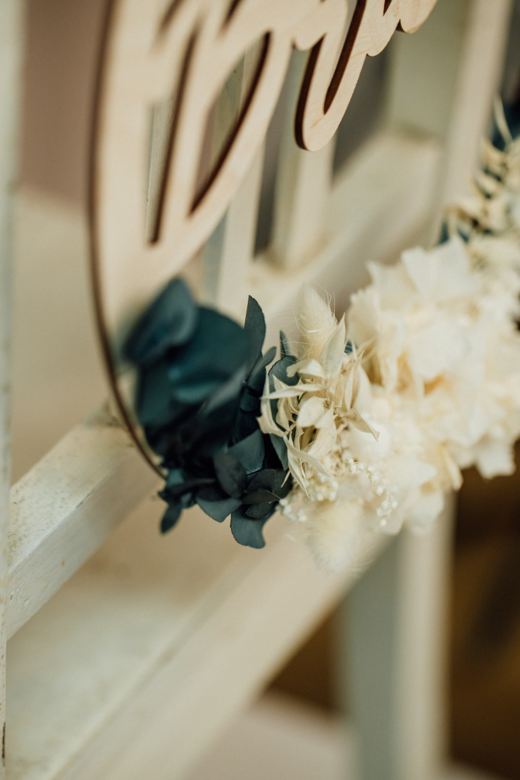 Stuhlschilder aus Holz für die Hochzeit – Produktbild 3