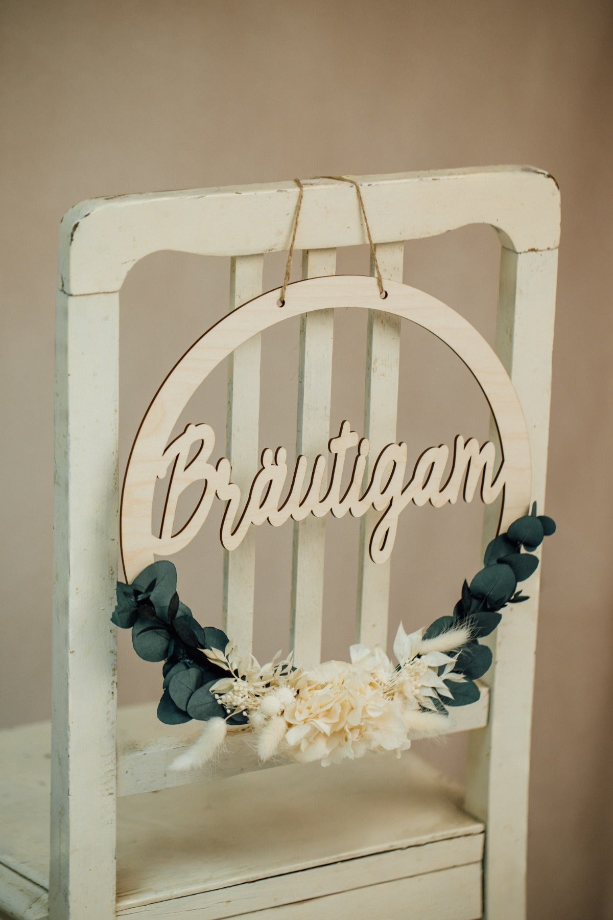 Stuhlschilder aus Holz für die Hochzeit – Produktbild 2