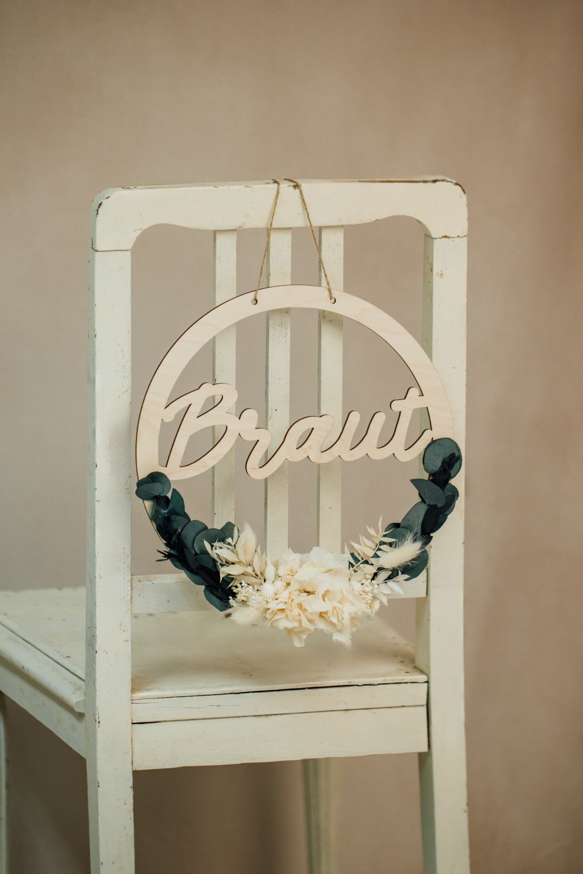 Stuhlschilder aus Holz für die Hochzeit – Produktbild 1