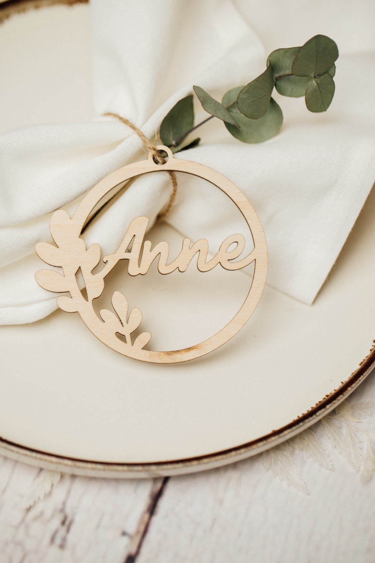 Personalisierte Tischkarten aus Holz zur Hochzeit – Bild 2