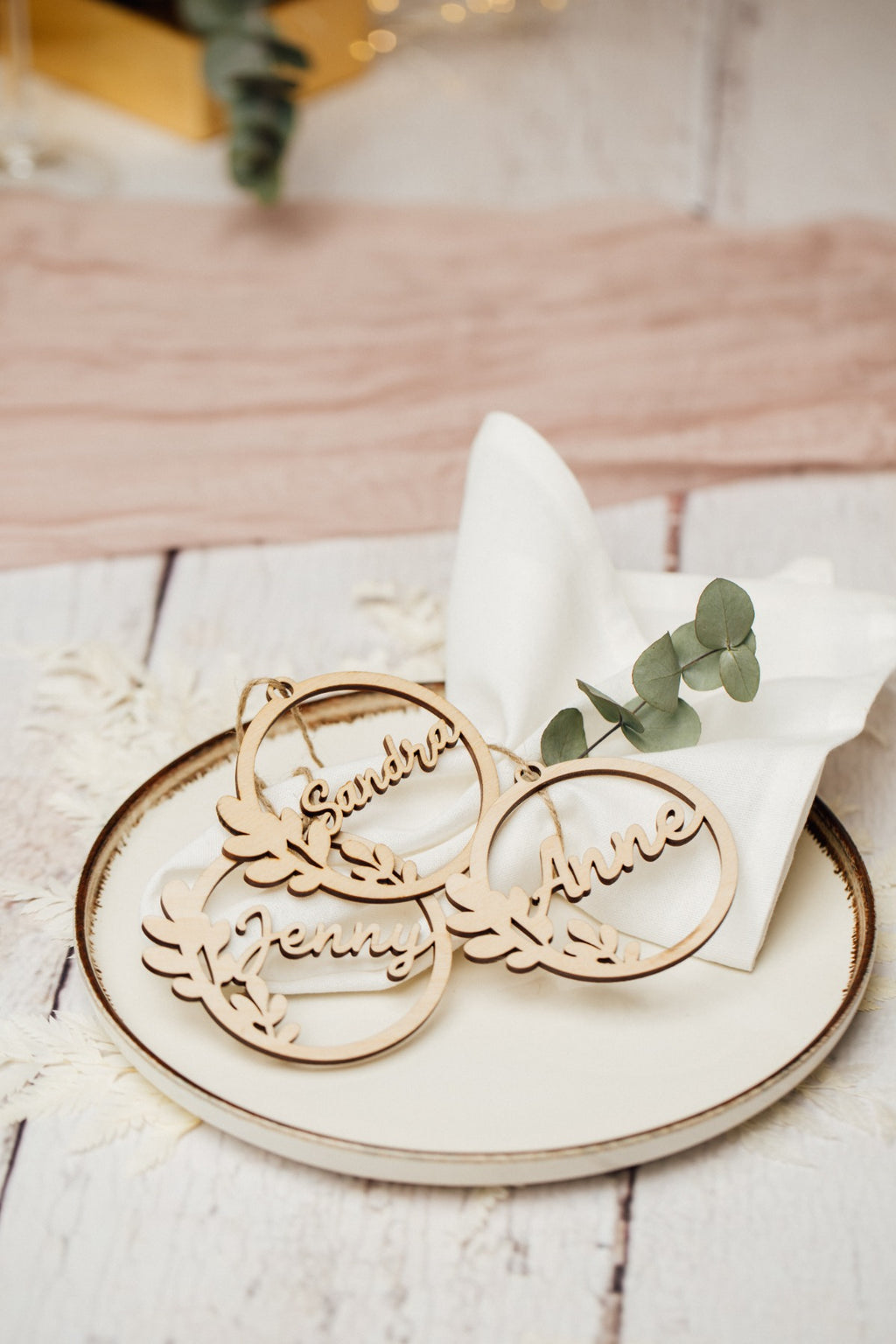 Personalisierte Tischkarten aus Holz zur Hochzeit – Bild 4